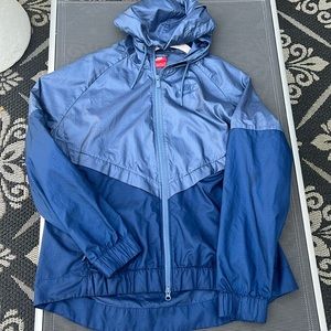 Nike Lightweight Windbreaker Navy Jacket with Hood. Size XL.